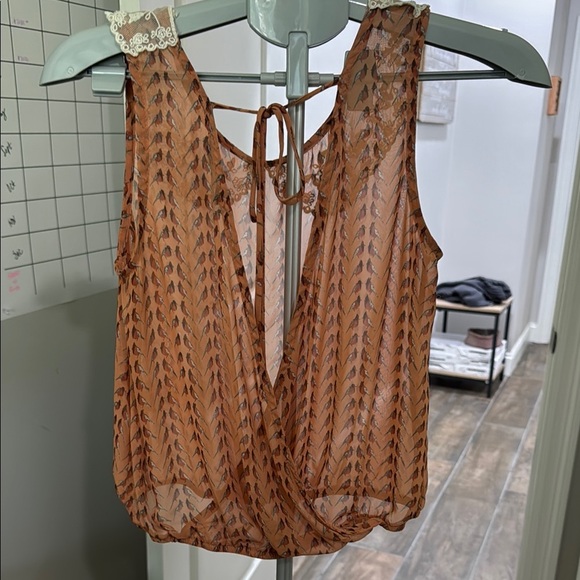 Forever 21 Pink and White Cropped Embellished Blouse - Picture 5 of 8